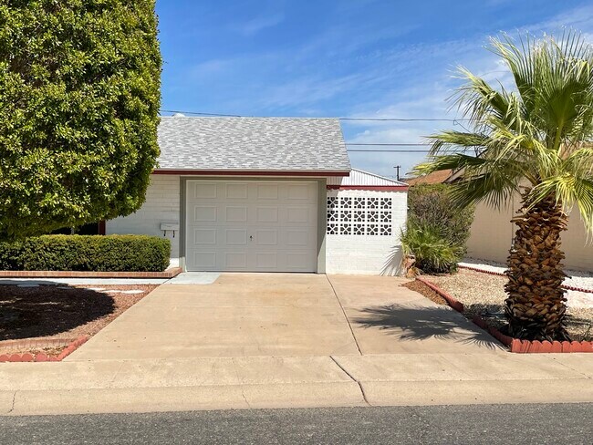 Foto del edificio - 10946 W Canterbury Dr