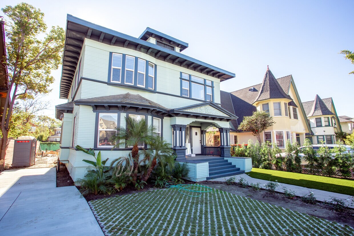 Foto principal - 1158 W 37th St