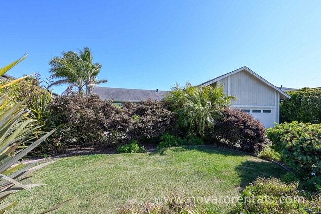 Building Photo - 986 Bel Marin Keys Blvd