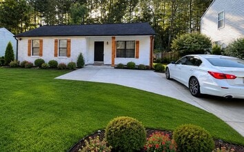 Building Photo - 5569 Pine Gate Dr