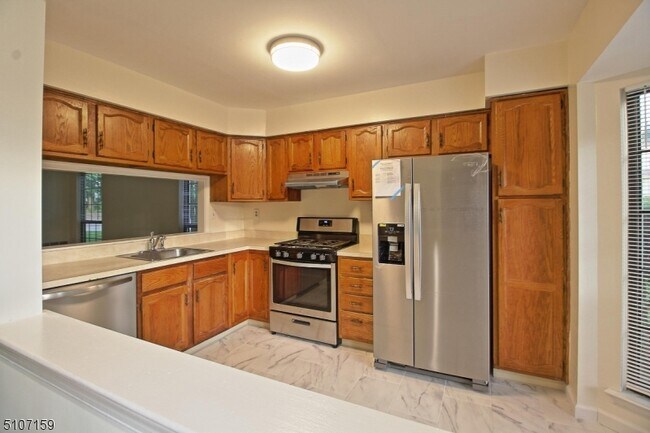 Foto del edificio - 606 Maplecrest Rd