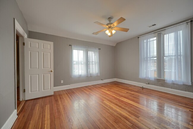 Building Photo - 6 N Lapeer St