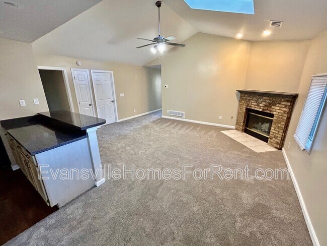 Foto del edificio - 5666 Maple Ln