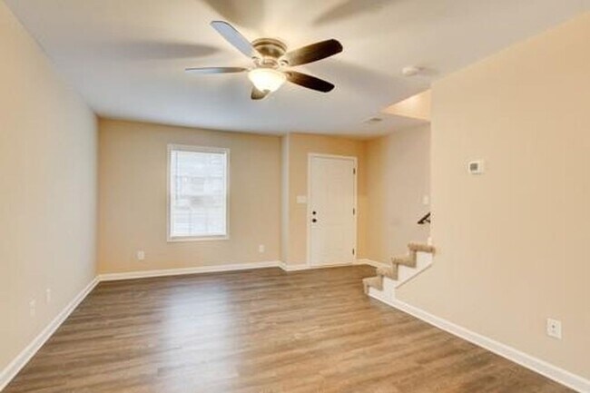 Foto del edificio - 242 Fairview Ln