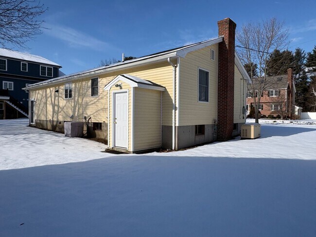 Foto del edificio - New to the rental market, charming 2 bedroom single family home in Wilmington, MA
