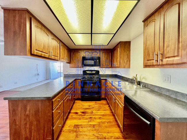 Building Photo - 3 Bedroom Condo For Rent in Torrance
