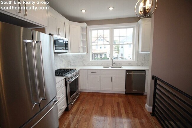 Building Photo - 112 Main St