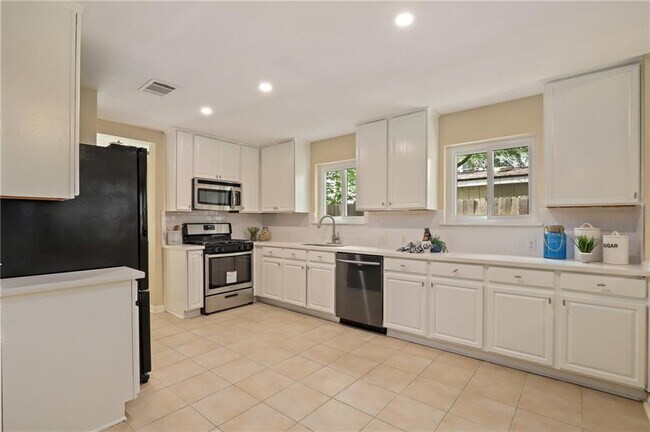Building Photo - 1806 Paradise Ridge Dr