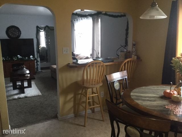 Building Photo - 9371 Fir Dr
