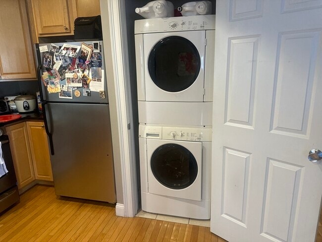 Building Photo - 137 Calumet St