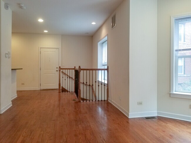 Foto del edificio - 853 W Cornelia Ave