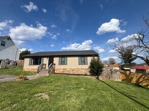 Building Photo - 3615 Ellen Dr