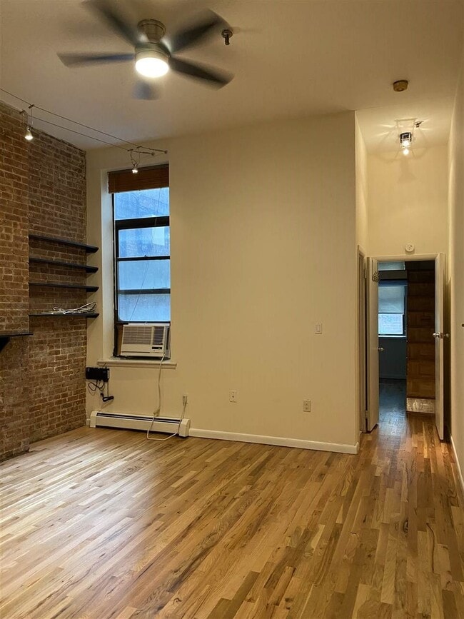 Building Photo - 108 14th St