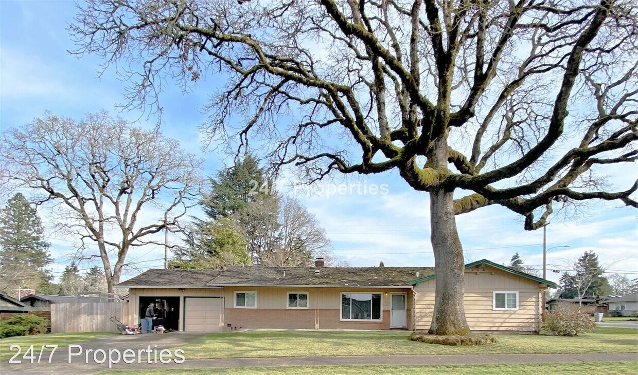 Primary Photo - 3 br, 2 bath House - 1480 SW Huntington Ave.