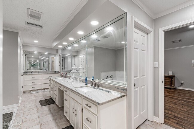 Foto del edificio - 4 Bedroom 3.5 bath in Greenacres