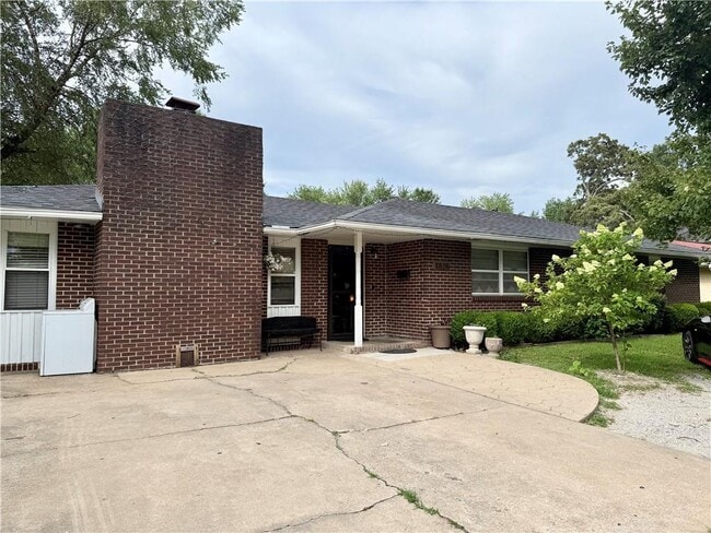 Building Photo - 1816 Ross Ave