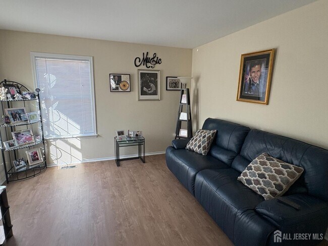 Foto del edificio - 7A Daniel Webster Ave