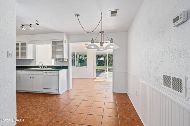 Building Photo - 152 Longwood Dr