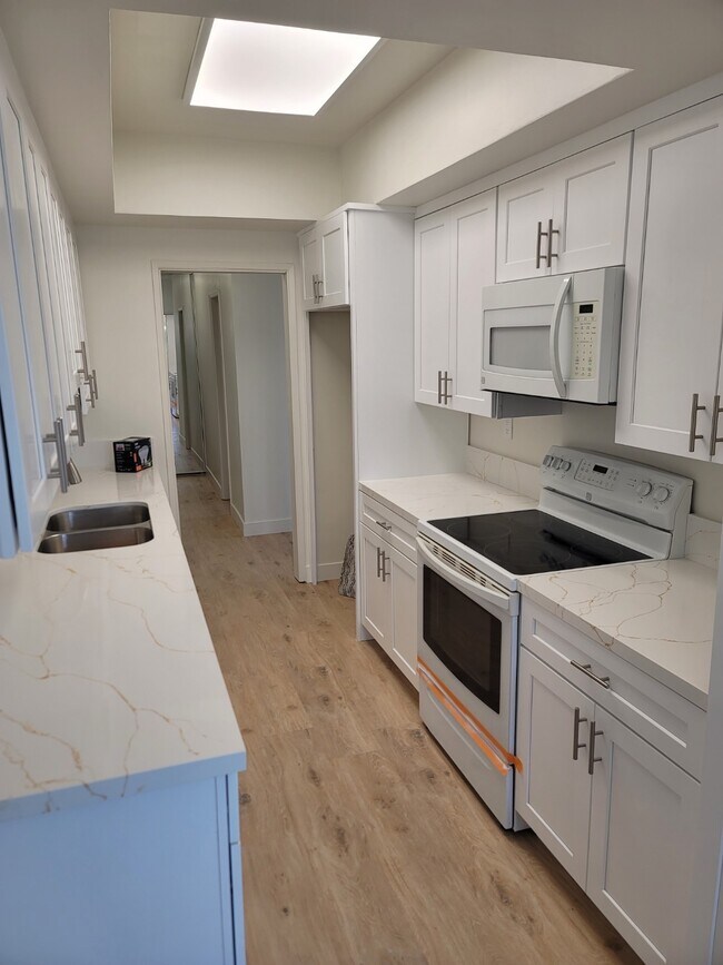 Kitchen - 900 Euclid St