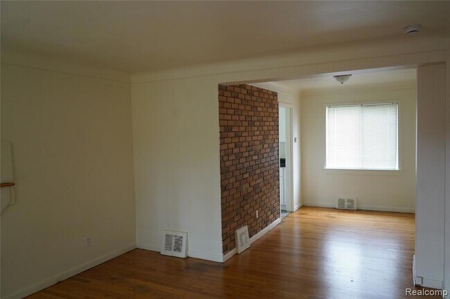 Foto del edificio - 16145 Baylis St