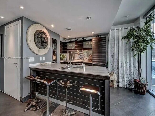 Building Photo - 200 Biscayne Blvd Way