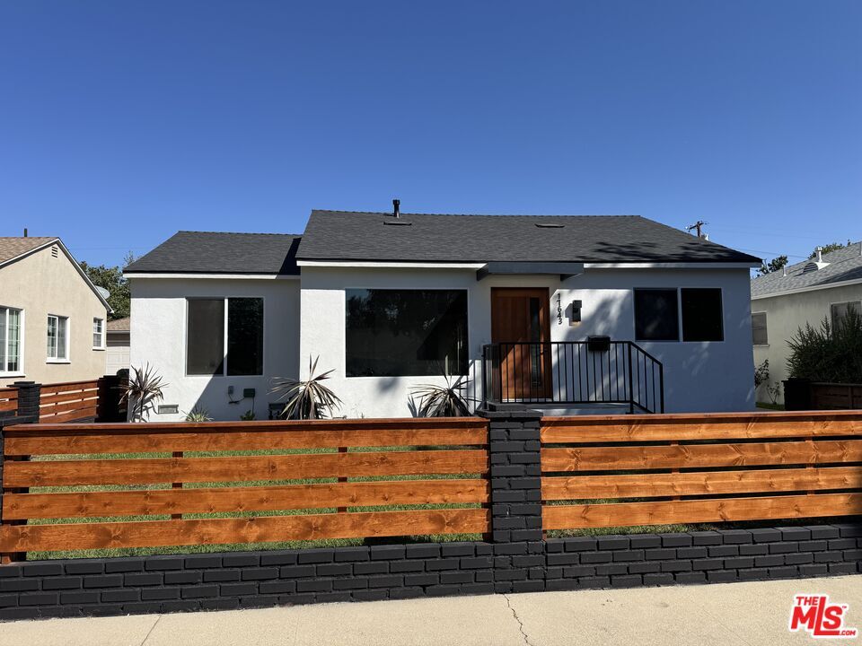 Foto principal - 17643 Haynes St