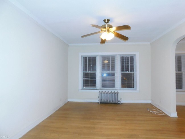 Building Photo - 1 br, 1 bath  - 7516 N Hoyne Ave