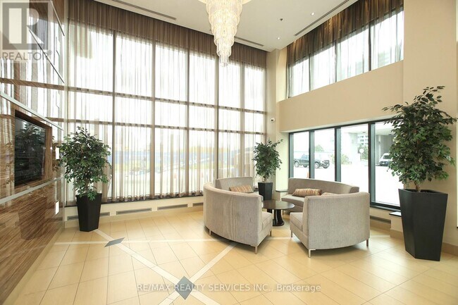 Photo du bâtiment - 3985-3985 Grand Park Dr