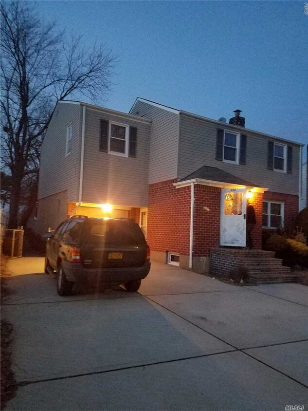 Building Photo - 152 Emily Ave