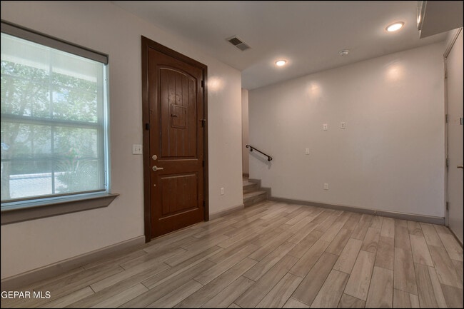 Building Photo - 312 Vin Almoradi Ct