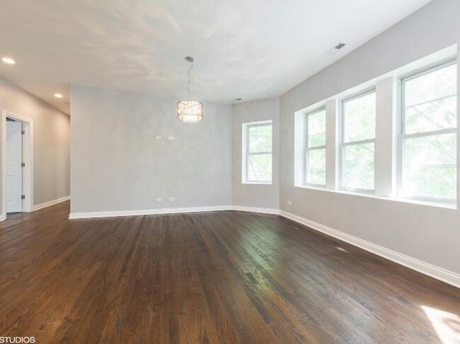 Building Photo - 5000 N Lawndale Ave
