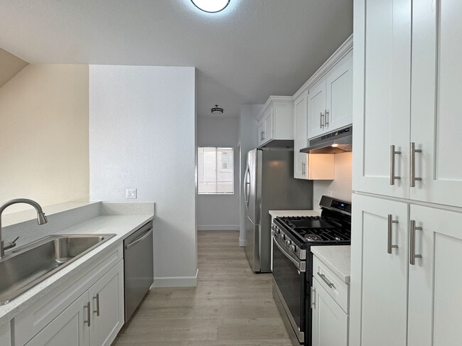 Foto del edificio - 156 S Oak Knoll Ave