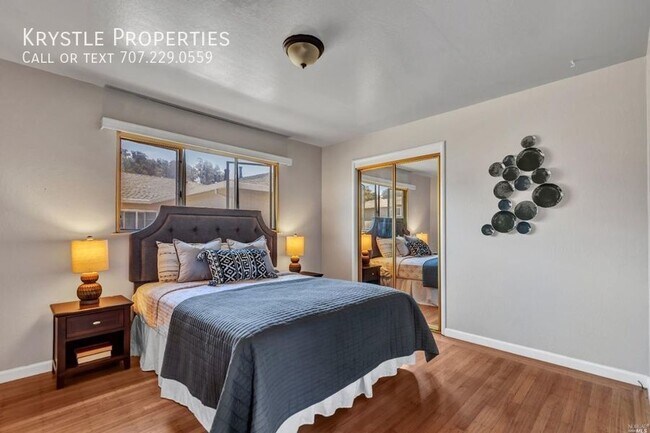Building Photo - Spacious Single-Family Home with large bac...