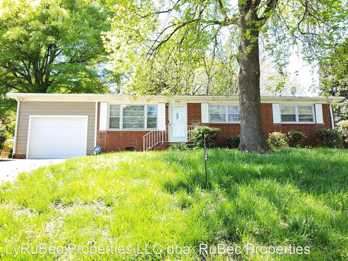 2537 Dalebrook Dr, Charlotte, NC 28216 House Rental in Charlotte, NC