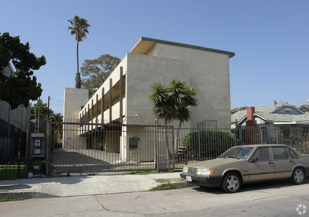 Foto principal - 5553 Romaine St
