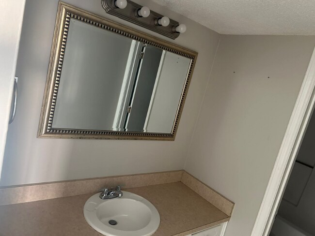 Foto del edificio - 1326 N Frye Ave