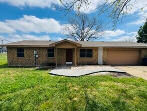 Building Photo - 161 Green Cir
