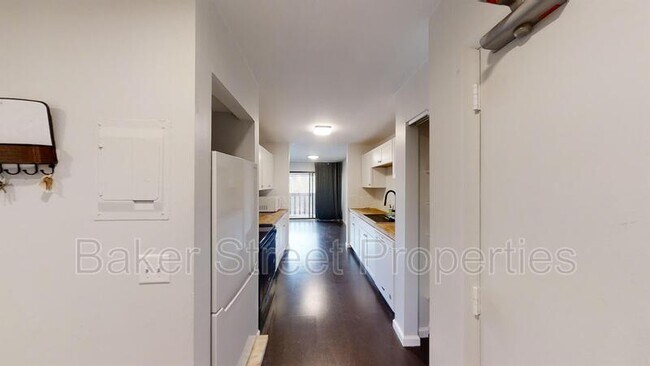 Building Photo - 2152 Pauline Blvd
