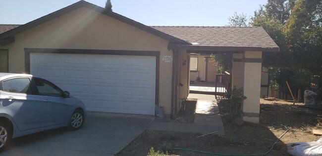 Frente - 7300 Stagecoach Rd