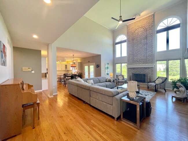 Building Photo - 4211 Clearwater Ln