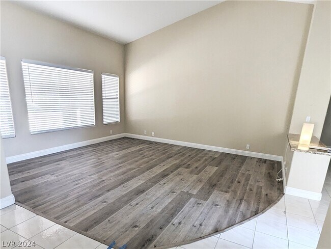 Building Photo - 9828 Rosamond Dr