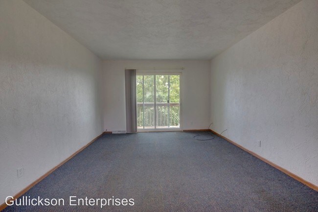 Building Photo - 748 W 61st St