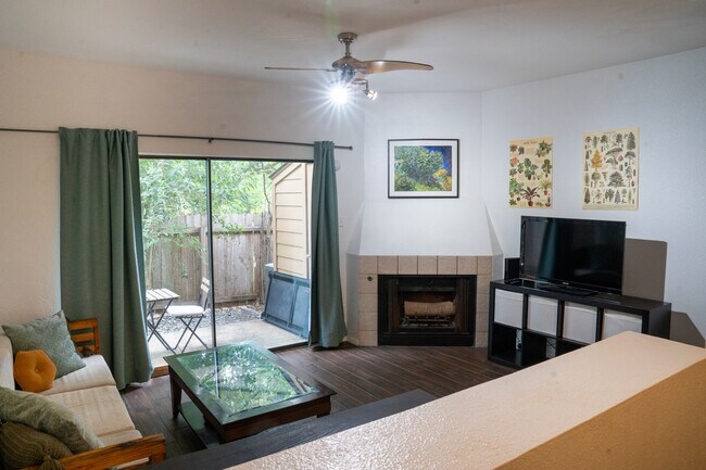Foto del edificio - 11404 Walnut Ridge Dr