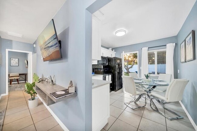 Building Photo - 3331 Lake Ave