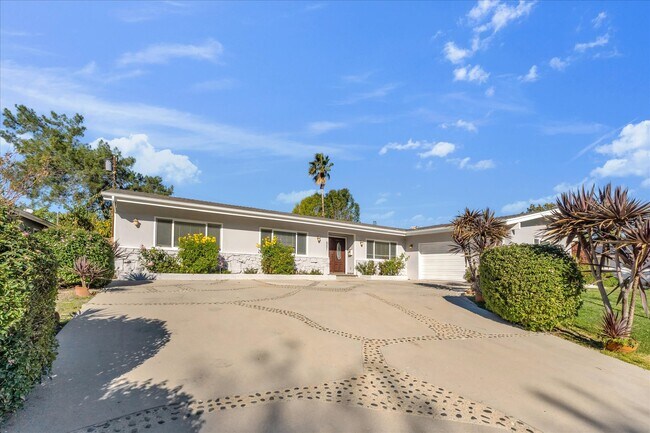 Foto del edificio - 8201 Clemens Ave