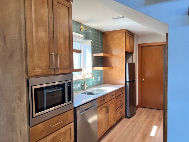 Kitchen - 90 1st St SE