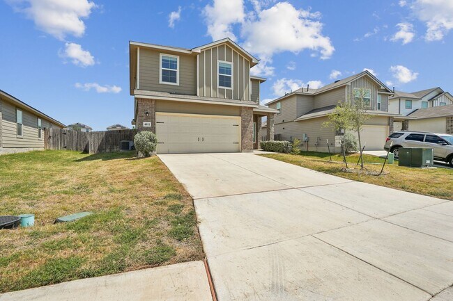 Foto del edificio - 4 Week Free Move-In Special! Spacious 3-Bed, 2.5-Bath Retreat Just Minutes from San Antonio