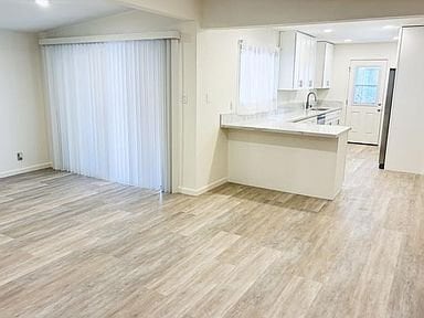 Foto del edificio - 5178 Bowden Ave