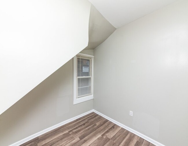 Building Photo - 3138 W Wabansia Ave