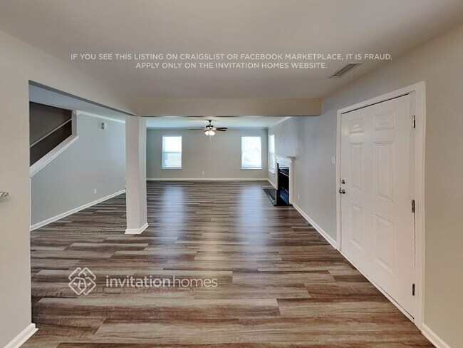 Foto del edificio - 6816 Wandering Creek Dr